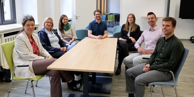 Mitglieder des PostdocLabs (v.l.n.r.): Nina Schuster, Jenny Künkel, Elisabeth Graf, Maximilian Krug, Valentina Nachtigall, Philipp Kadelke, Pascal Alscher Mitglieder des PostdocLabs (v.l.n.r.): Nina Schuster, Jenny Künkel, Elisabeth Graf, Maximilian Krug, Valentina Nachtigall, Philipp Kadelke, Pascal Alscher