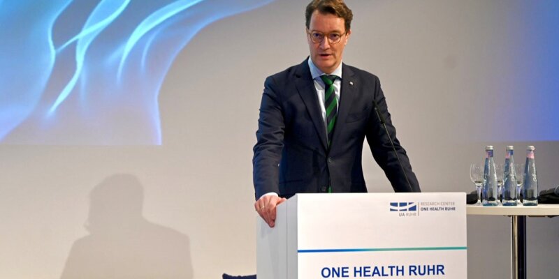 Ministerpräsident Hendrik Wüst hat das Research Center One Health Ruhr eröffnet. Ministerpräsident Hendrik Wüst hat das Research Center One Health Ruhr eröffnet.