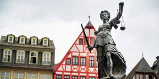 Römerberg - Frankfurt am Main Blick auf den Römerberg und seine Statue in Frankfurt am Main